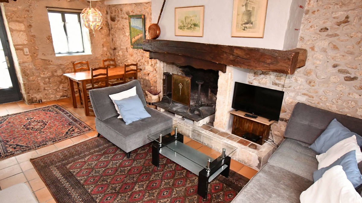 Soyaux House | Charmant Gîte de 3 Chambres Près de la Piscine, Super Terrasse