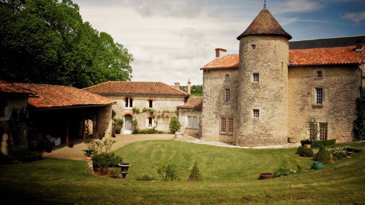 Bioussac House | Charmante Demeure du 17ème Siècle Avec 4 Chambres et 3 Salles de Bain