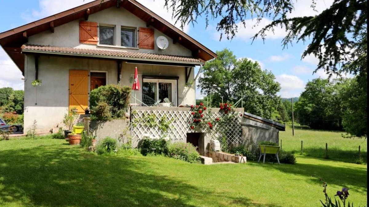 Minzier House | Charmante Maison Avec Grand Jardin, à 20 min de Geneve