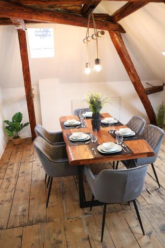 Erbach Apartment | charmantes Apartment mit voll ausgestatteter Küche, Kingsize-Betten, Billard & Tischkicker