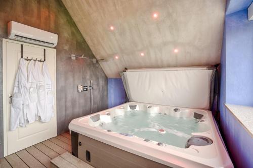 Saint-Senier-de-Beuvron House | Charme à la campagne avec spa