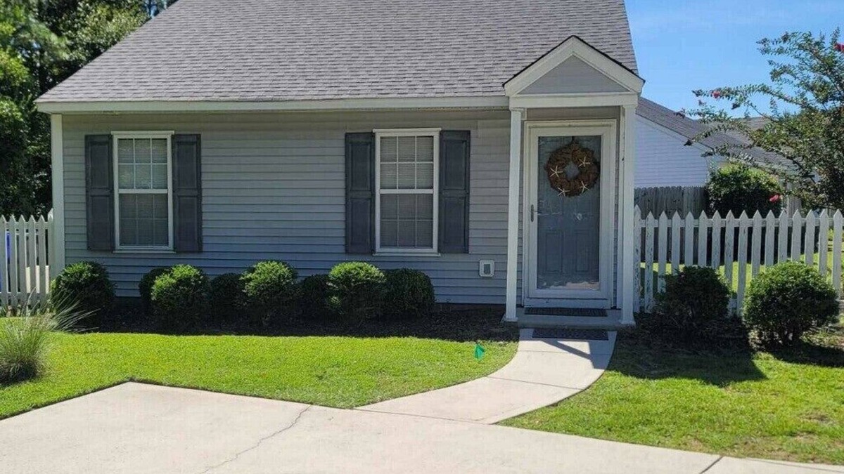 Myrtle Grove Cottage | Charmed Beach Getaway