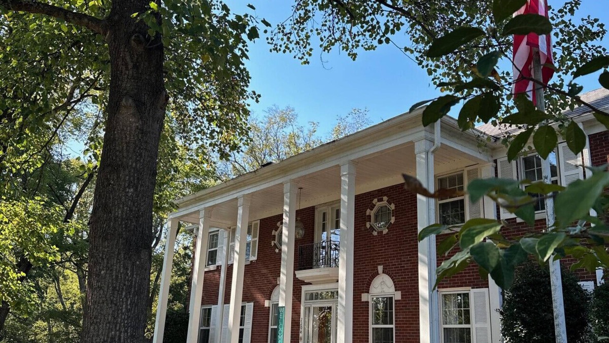 Cralgmeade Villa | Charmed Manor - 5mi to DT, Opry & Airport