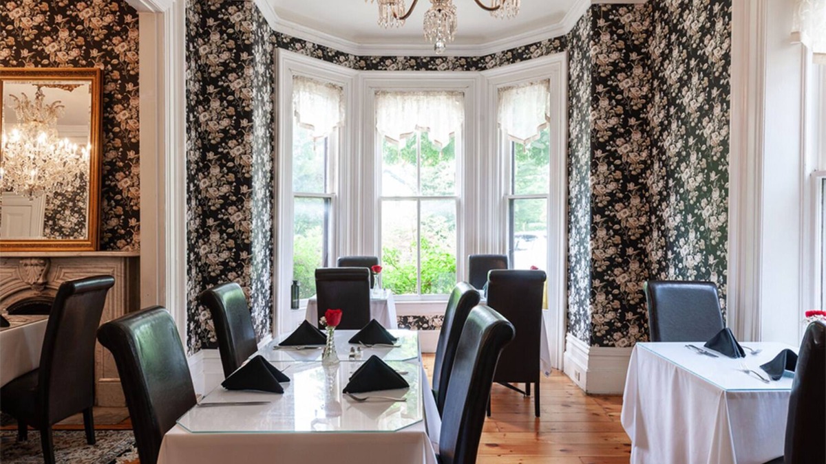 Stratford Apartment | Charmeine Stone Maiden Inn