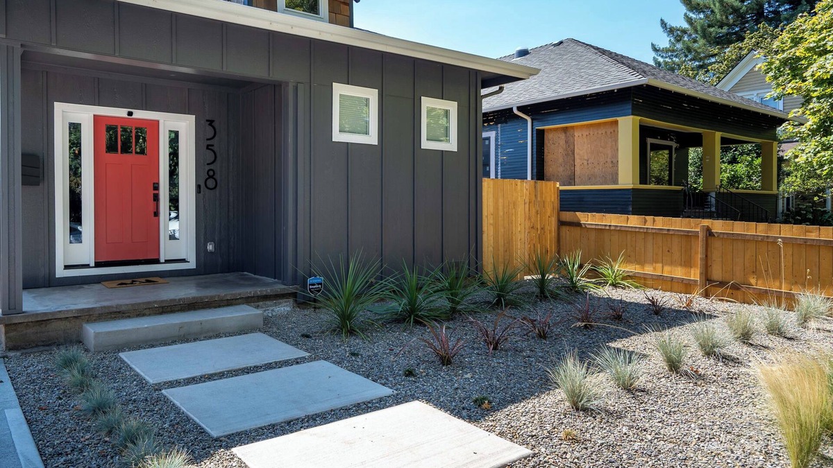 West Eugene House | Charmer Downtown 3BR Home w Free Parking near UofO