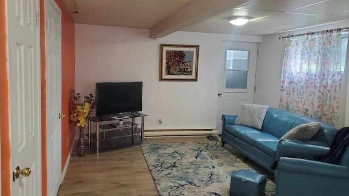 Saint-Timothee Apartment | Charming little 3 and 1/2 located close to everything