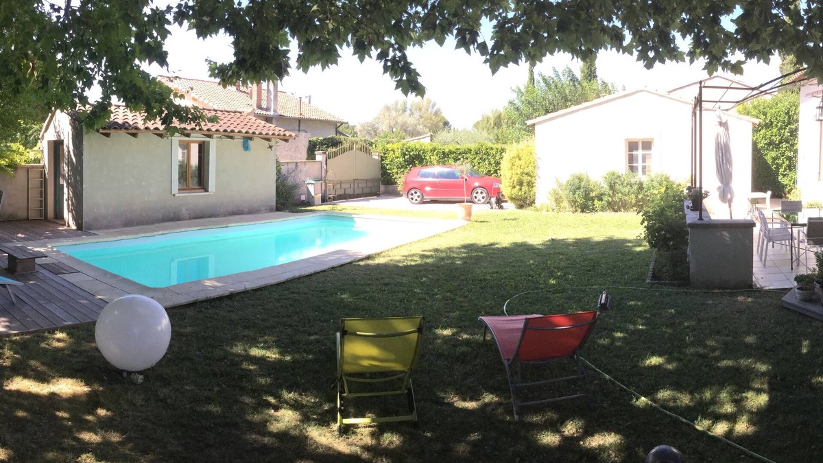 Entraigues-sur-la-Sorgue House | Charming Provencal house with swimming pool near Avignon.