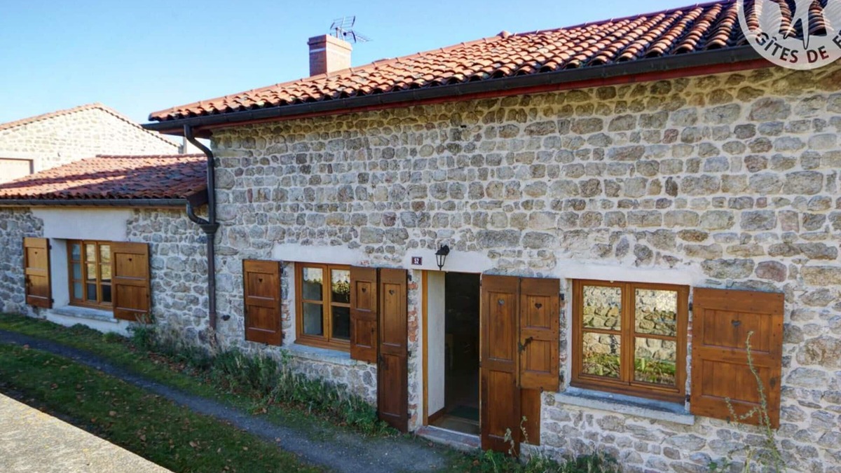 Essertines-en-Chatelneuf Cottage | Charming Cottage with Terrace near Montbrison – Pet Friendly, Free Wi-Fi & Parking