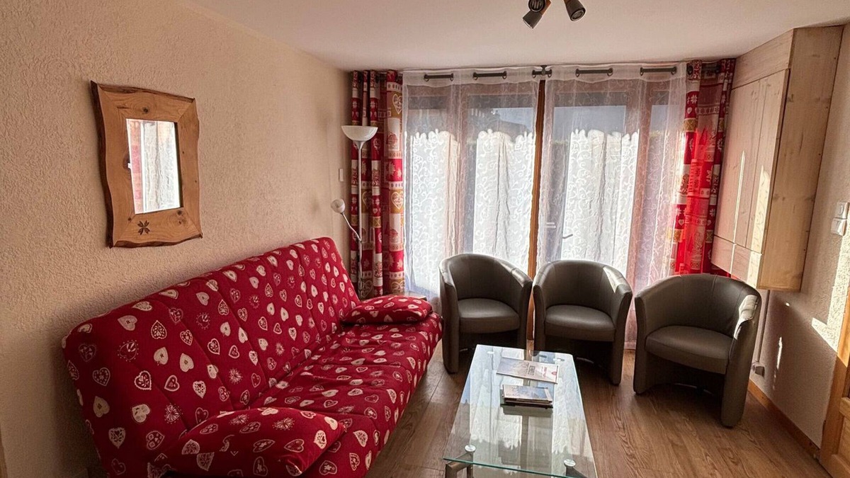 La Chapelle-d'Abondance Apartment | Charming 3-Room Chalet with South-Facing Terrace, Parking, and Mountain Views