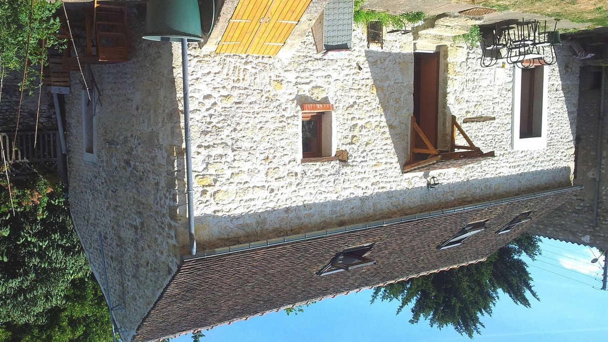 La Neuville-sur-Essonne House | Charming stone house with large garden, terrace and BBQ area