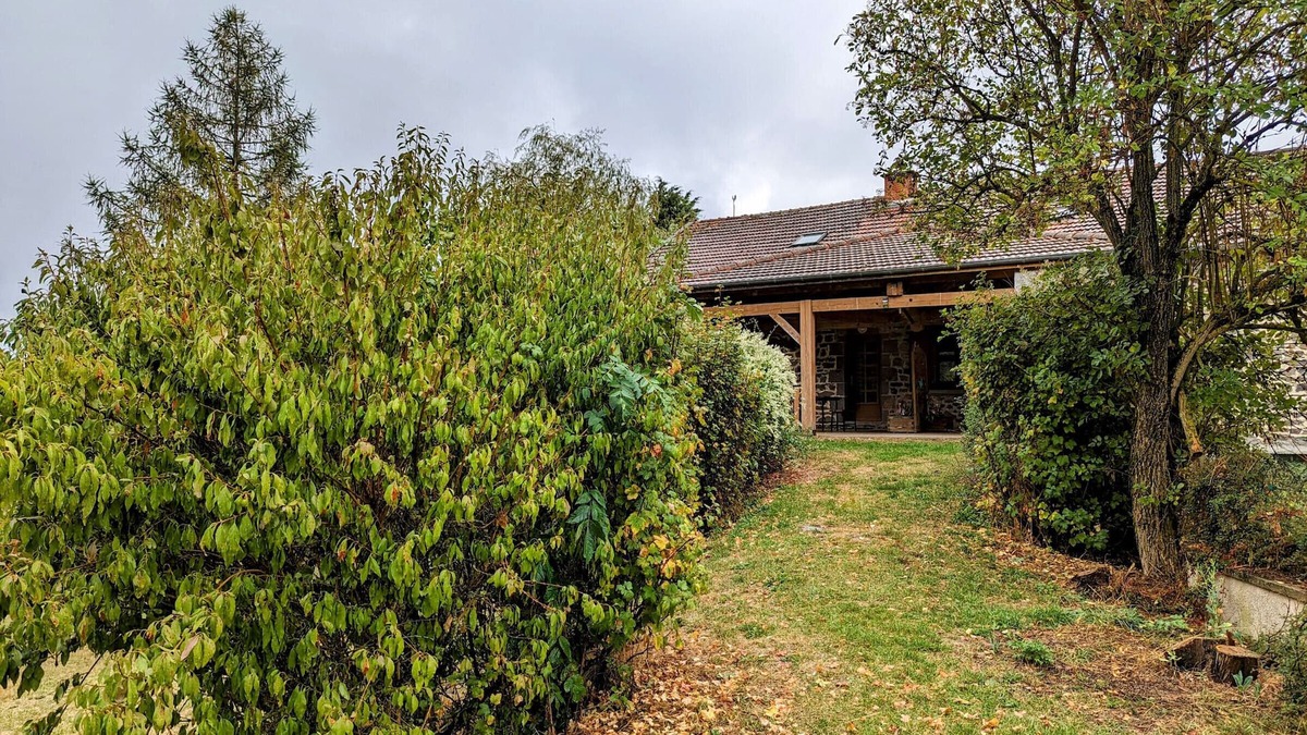 Saint-Didier-sur-Doulon Cottage | Charming Cottage near La Chaise-Dieu: Tranquil Retreat, Spacious Grounds, and Cozy Interiors