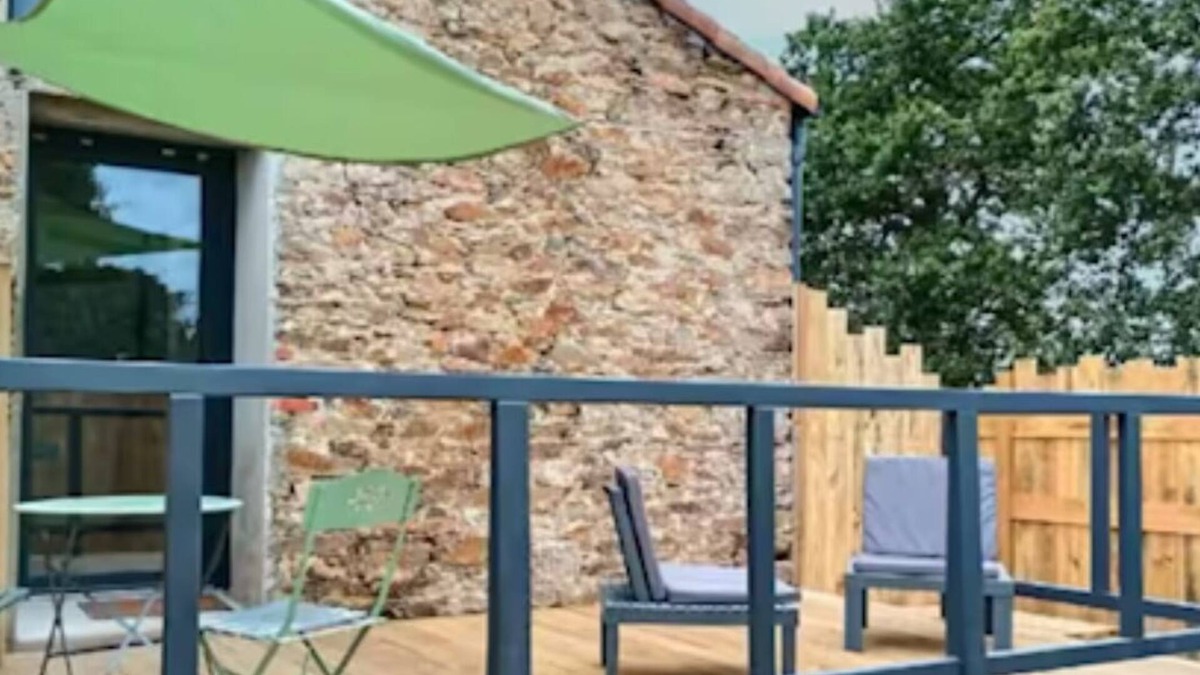 Saint-Julien-des-Landes House | Charming gîte combining peace and quiet with proximity to beach and lake
