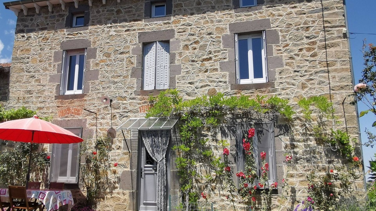 Saint-Just-pres-Brioude Cottage | Charming Stone House with Garden near Ski Resorts and Roman Architecture