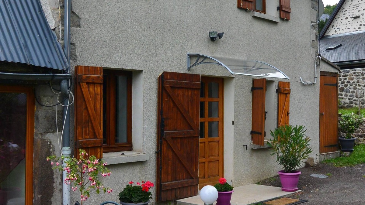 Saint-Sauves-d'Auvergne House | Charming house in the heart of Sancy Valley.