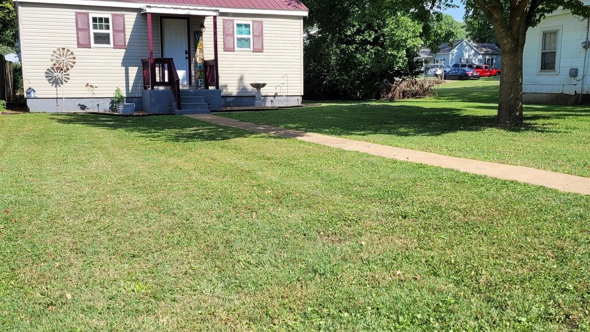 Farmington House | Charming 1-bd house in Downtown Farmington, 1block from Police & Fire stations
