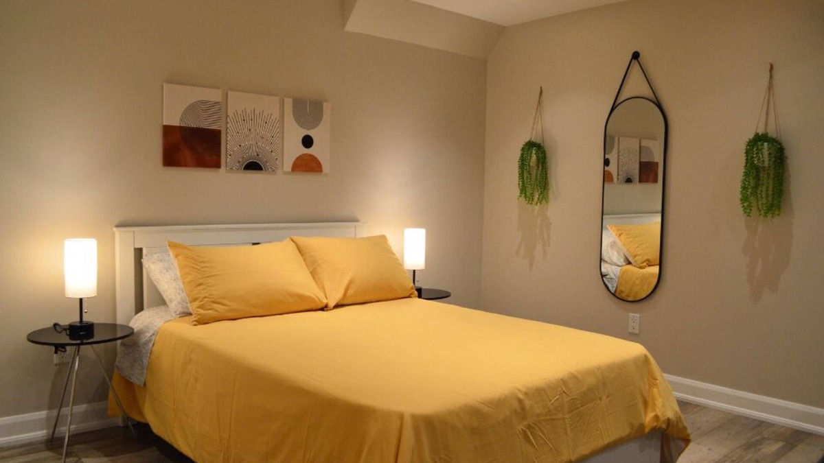 Ajax Apartment | Charming 1 BDR Studio in Ajax! Sleeps 2