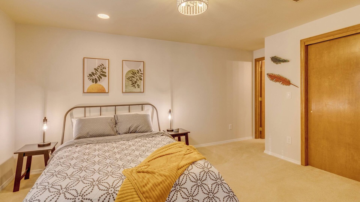 Briargate House | Charming 1-bdrm walkout basement suite with AC, WiFi in lovely Colorado Springs