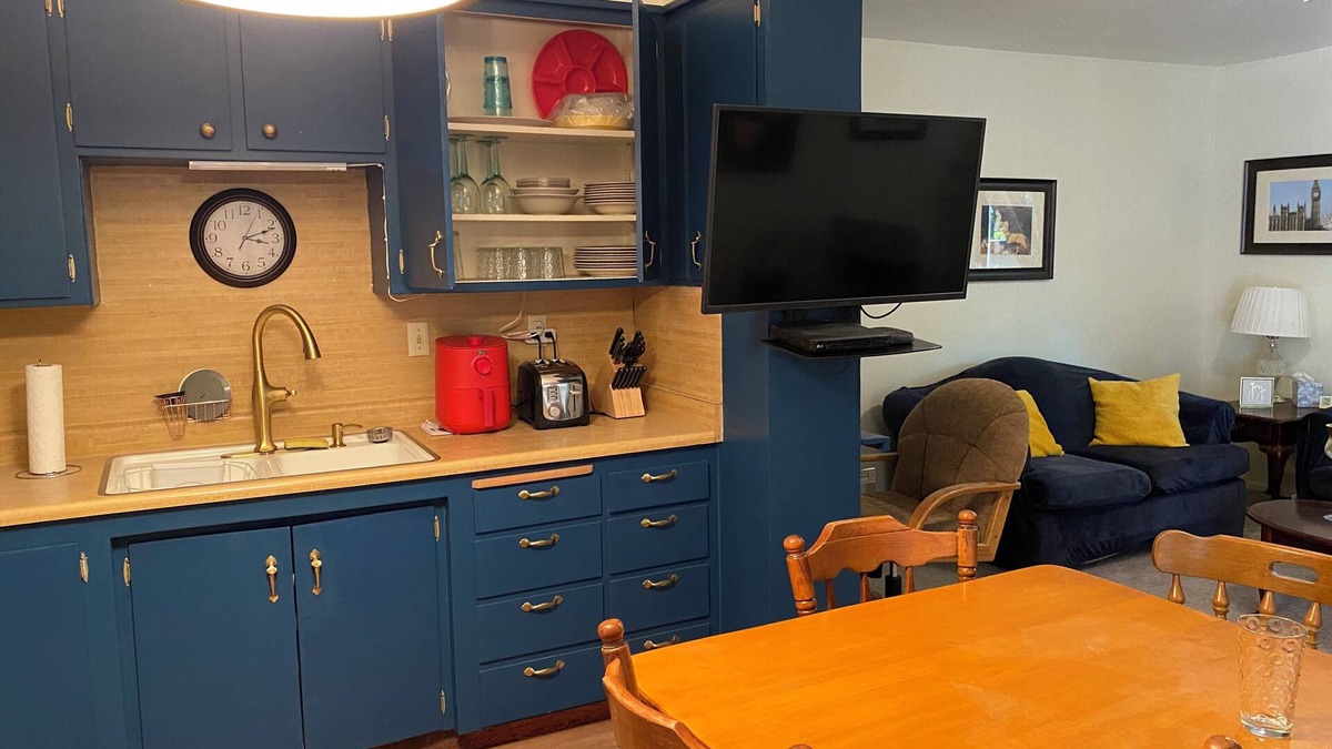 Northpoint Apartment | Charming 1-bdrm apartmt, 2 beds 3m to Bethel 1m to 5 w/private garden patio