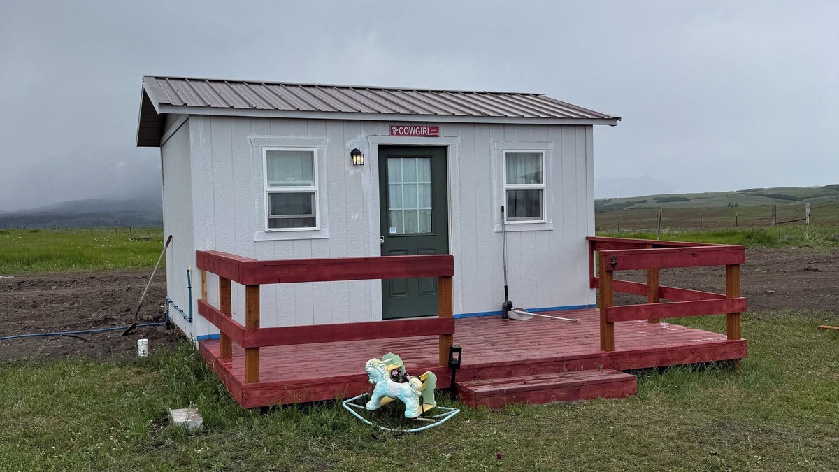 Browning Cottage | Charming 1-bedroom cottage in tranquil East Glacier Park with WiFi, AC