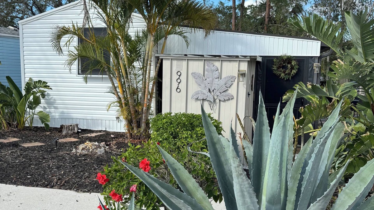 Braden River Cottage | Charming 1 Bed 1 Bath Cottage in wonderful Sun Outdoors Sarasota that sleeps 6.