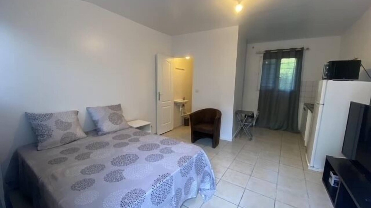 Goussainville Apartment | Charming 1-Bed Apartment 20 mins to Paris by train