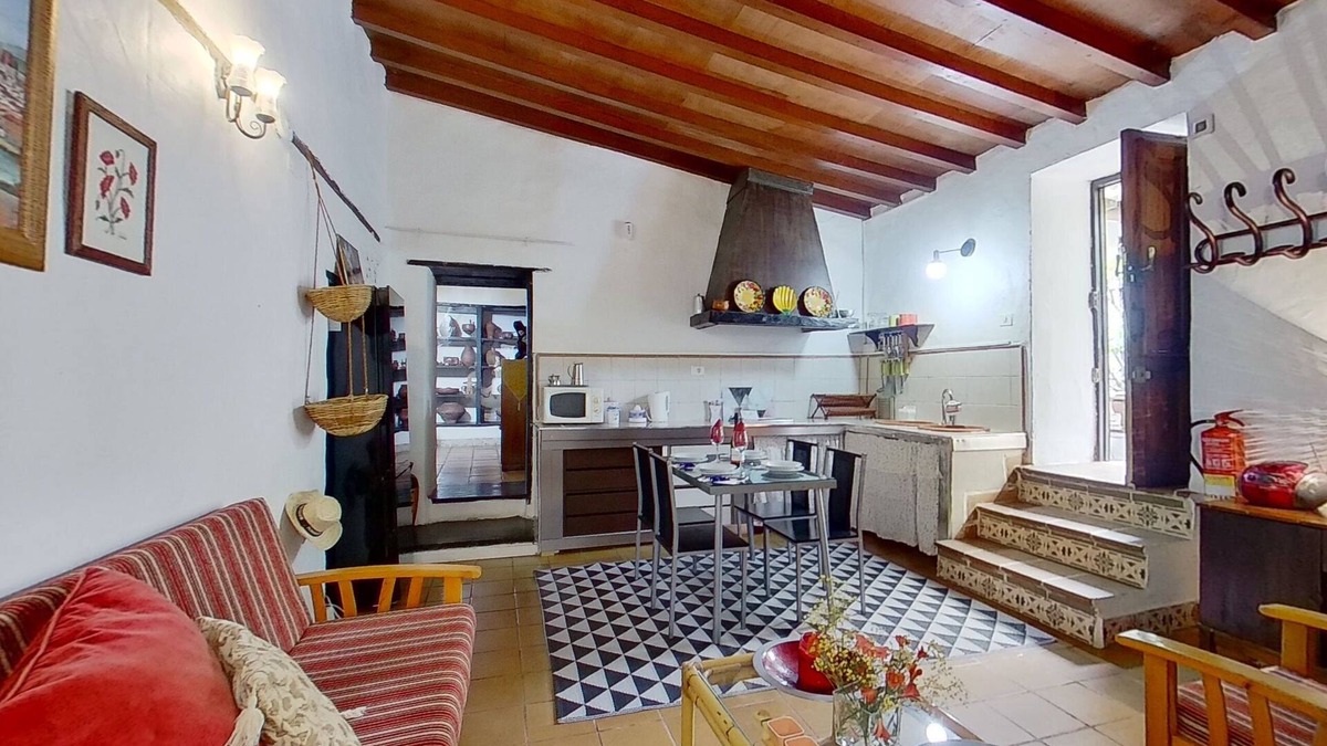 Valle de Guerra Villa | Charming 1-Bed House in La Laguna