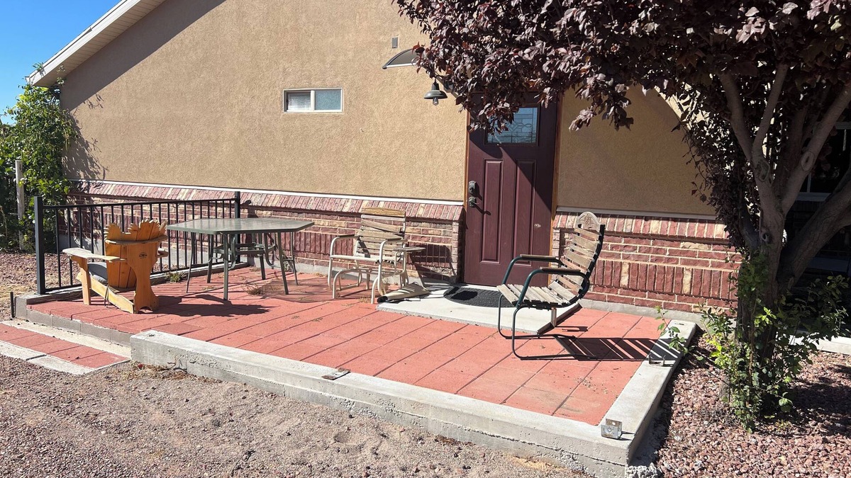Dammeron Valley House | Charming 1-bedroom house in lovely Dammeron Valley with AC