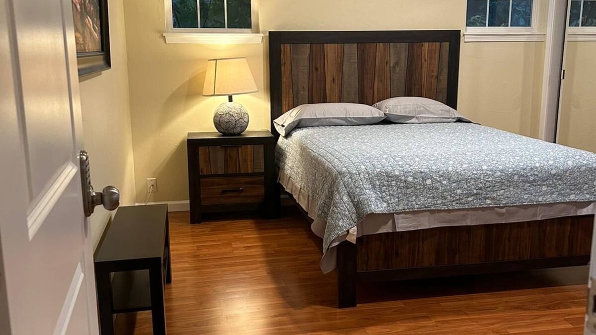 East Palo Alto House | Charming 1-bedroom in a community style house in Prime location