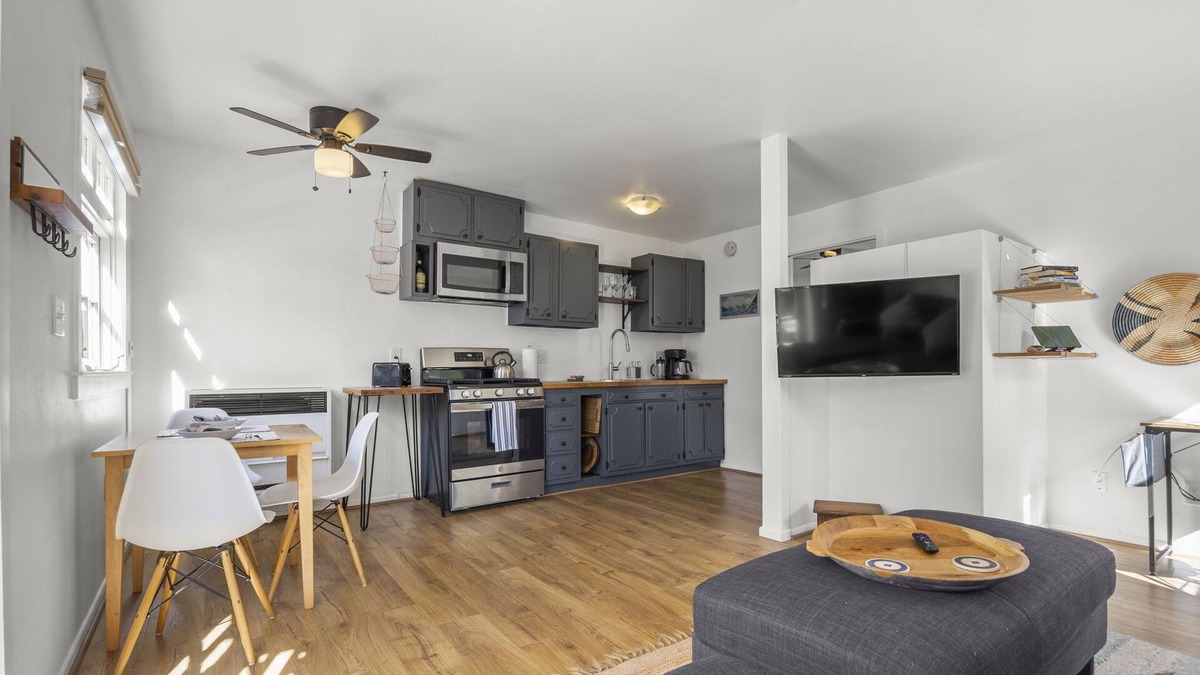 Bel Air House | Charming 1-bedroom Casita with beautiful patio