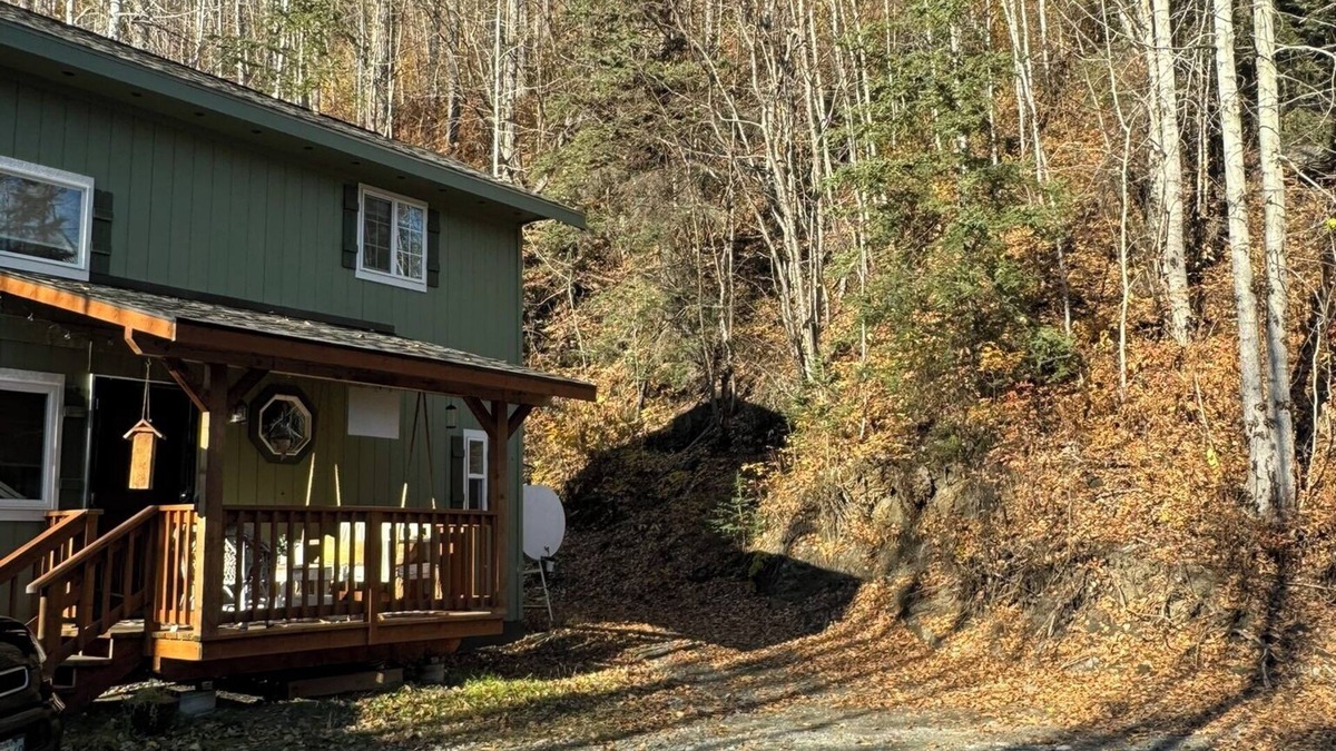 Sutton Other | Charming 1-bedroom tiny farmhouse in enchanting Sutton-Alpine with WiFi.