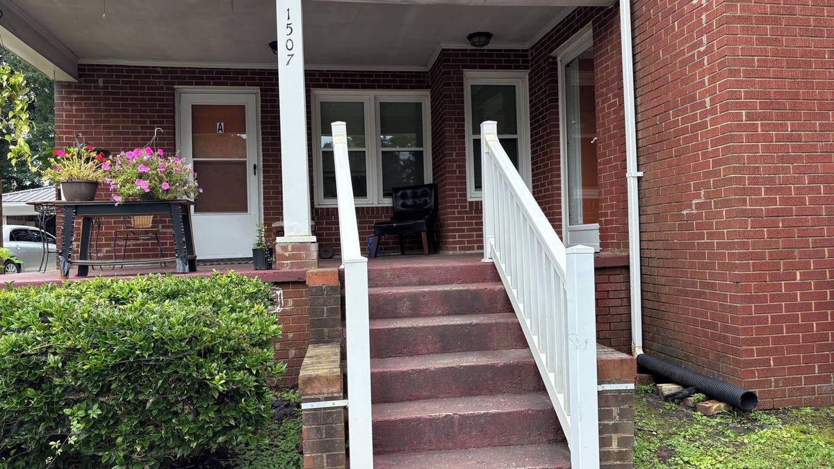 Burlington Apartment | Charming 1 Bedroom, 1 Bathroom Apartment