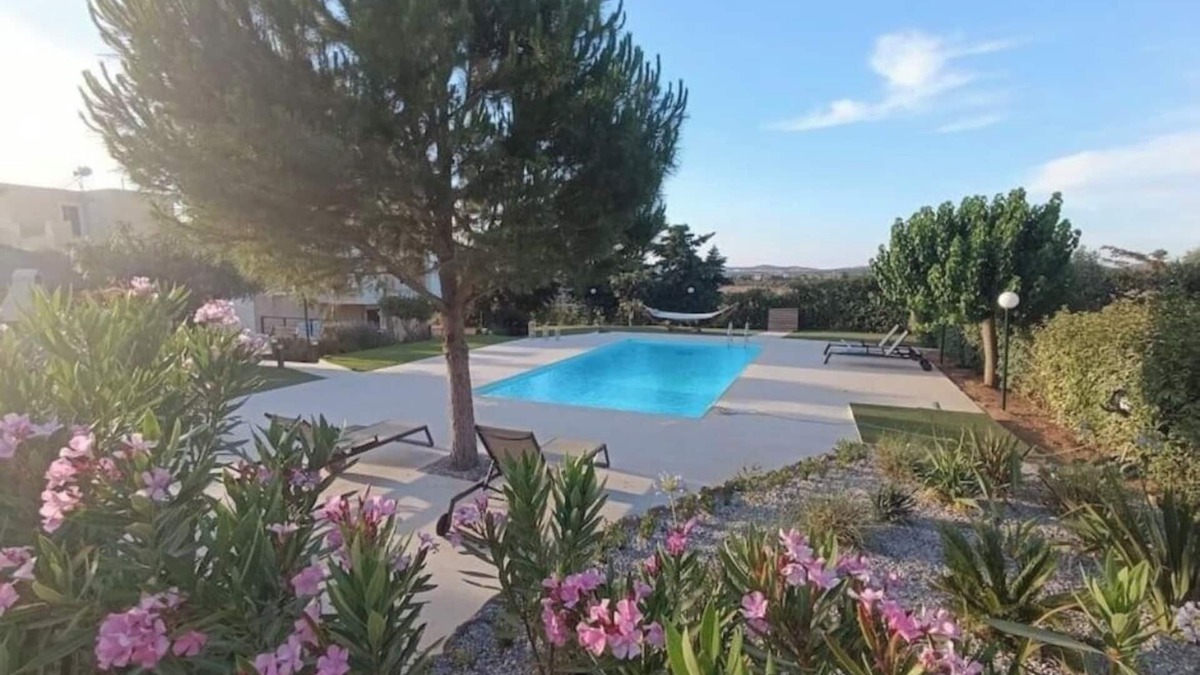 Markopoulon Apartment | Charming 1-bedroom apartment with pool in a cottage in Markopoulo