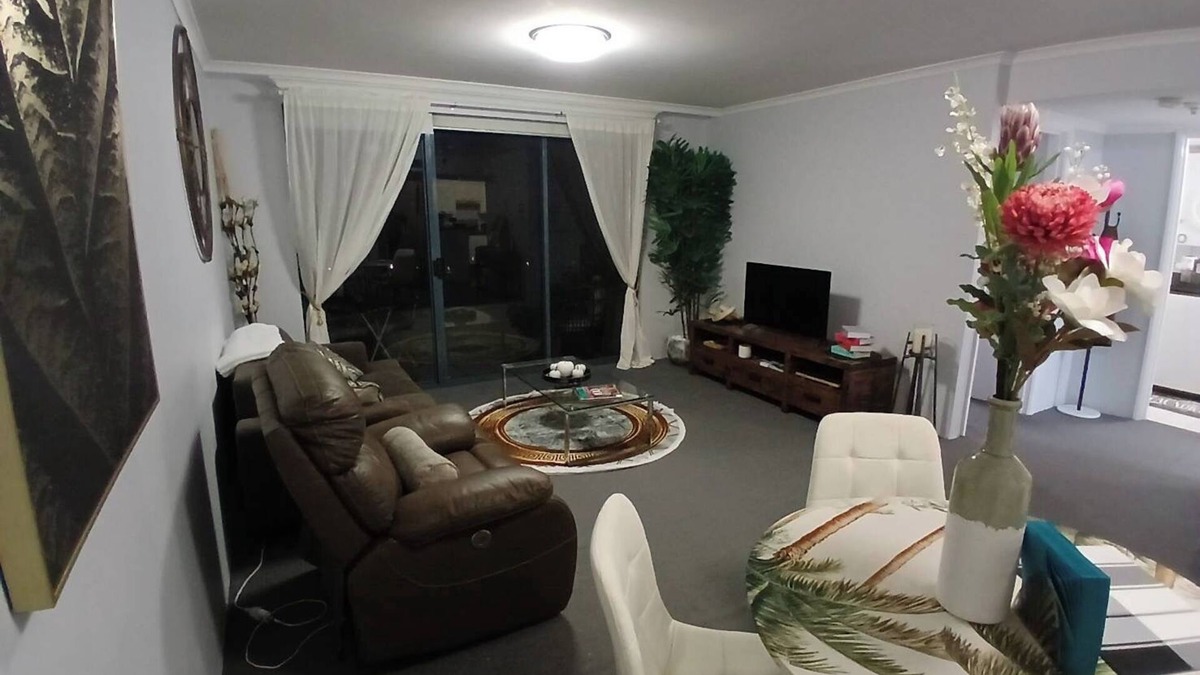 Chinatown Apartment | Charming 1-bedroom apartment with fitness room and WiFi in Haymarket