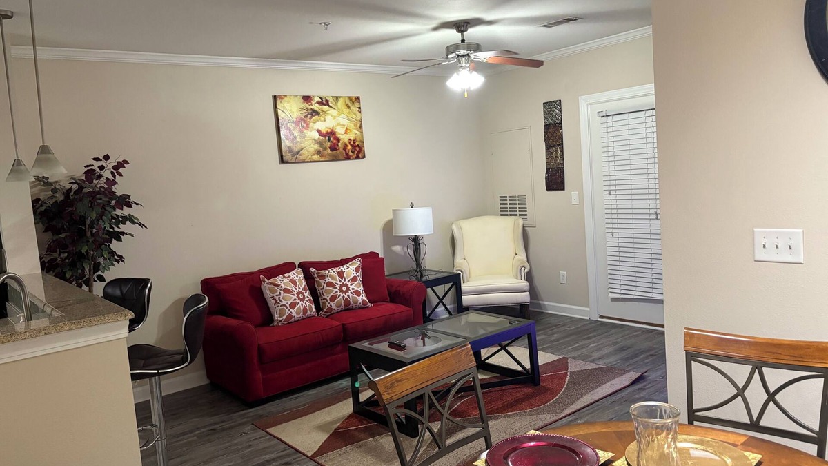 University Place Apartment | Charming 1-bedroom apartment in phenomenal Charlotte with WiFi, fitness room
