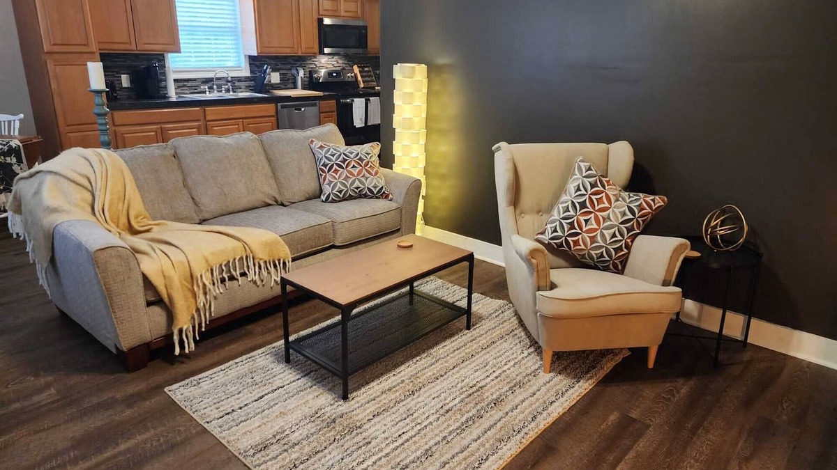 Greenwood Apartment | Charming 1-bedroom apartment with WiFi and close to the Hospital in Greenwood
