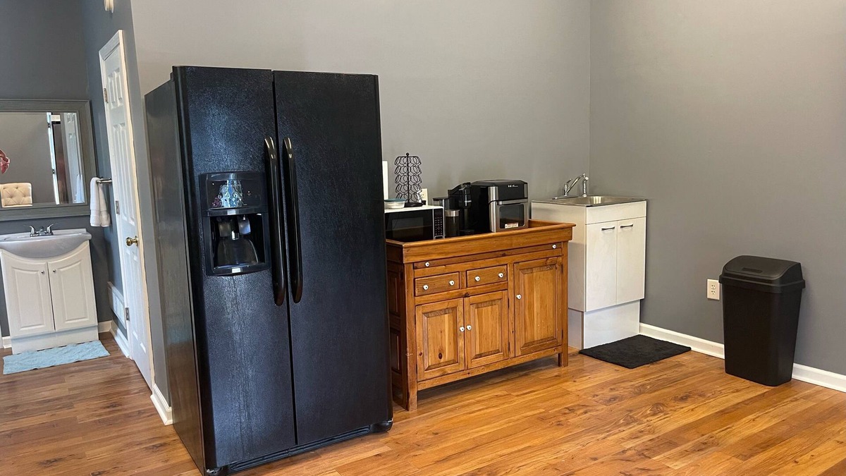 Hillsdale Apartment | Charming 1-bedroom apartment with WiFi, AC in pleasant Hillsdale