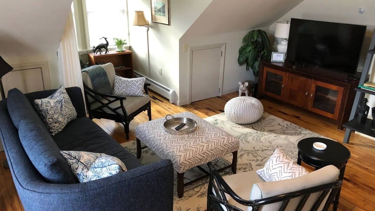 Duxbury Apartment | Charming 1 bedroom apartment in welcoming & walkable historic Waterbury Village