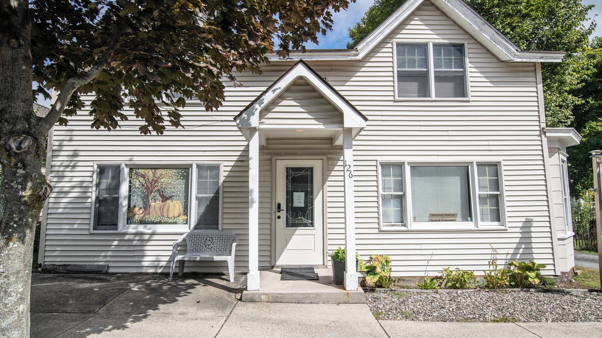Wurtsboro Apartment | Charming 1-bedroom apartment. Pet-friendly. Hiking & Skiing 10 min way.