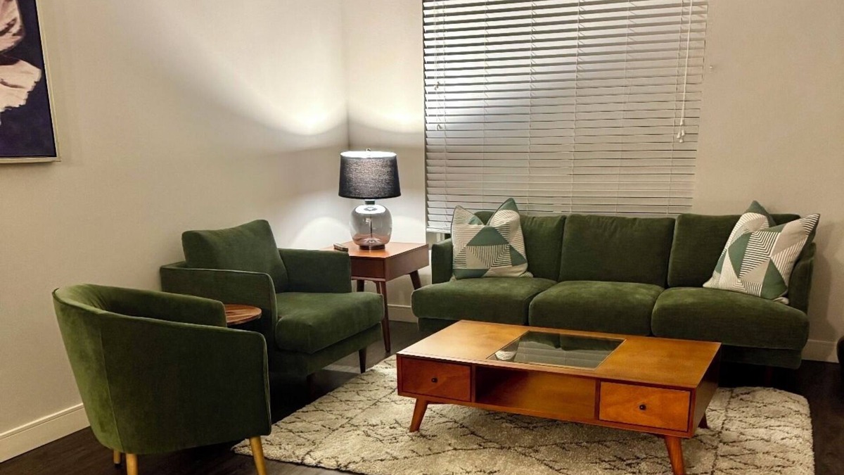 Irvine Business Complex Apartment | Charming 1-bedroom apartment in Irvine with pool, fitness room, close to shops.