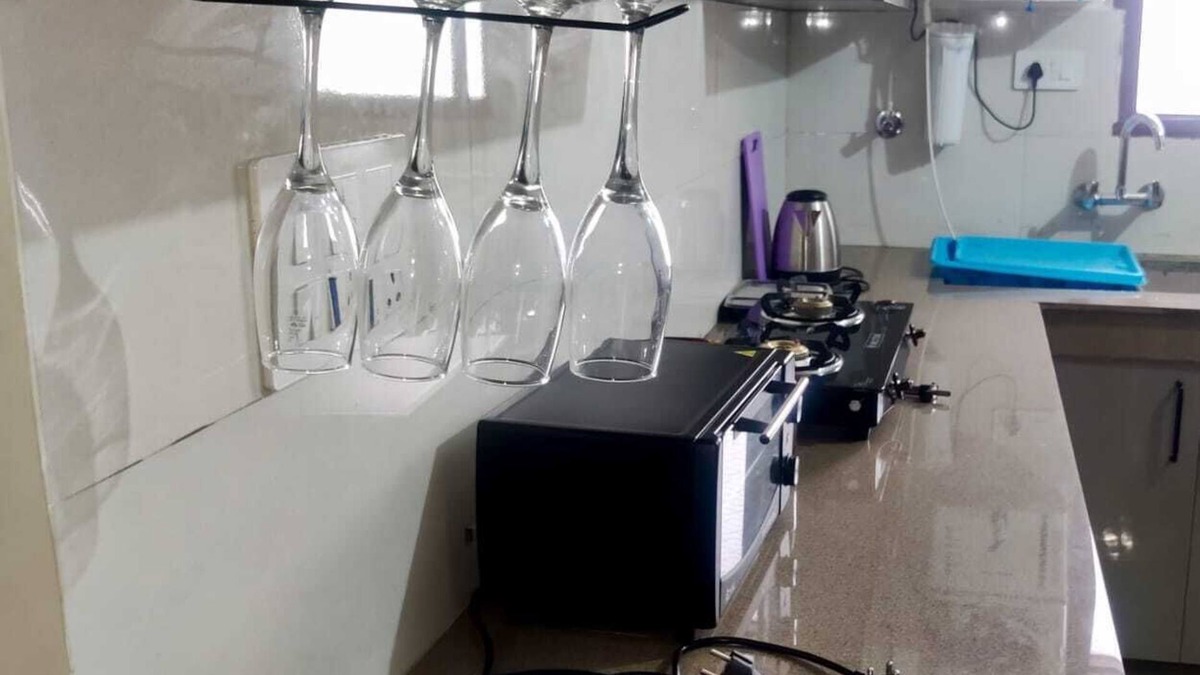 Zirakpur Apartment | Charming 1-bedroom apartment with AC, WiFi, Smart Tv-40inch in tranquil zirakpur