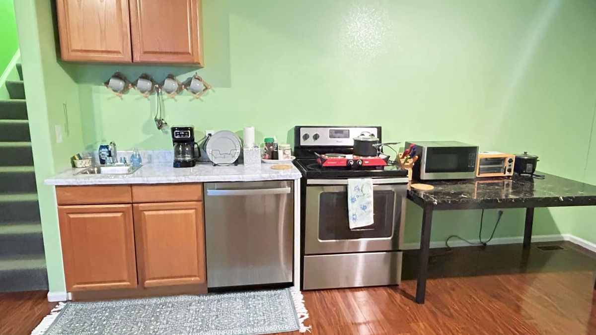 Southridge House | Charming 1-bedroom basement, 962 sq ft with WiFi, AC in delightful Littleton