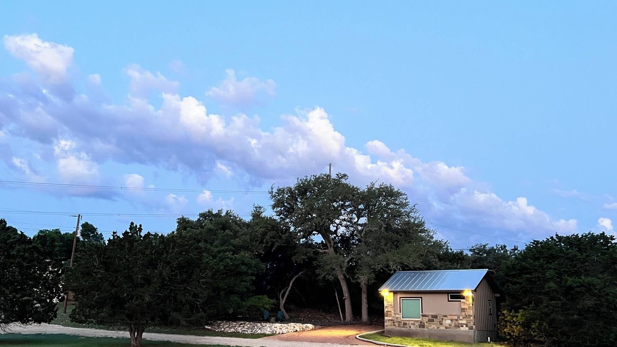 Kerrville House | Charming 1-bedroom bungalow with fire pit and rural views