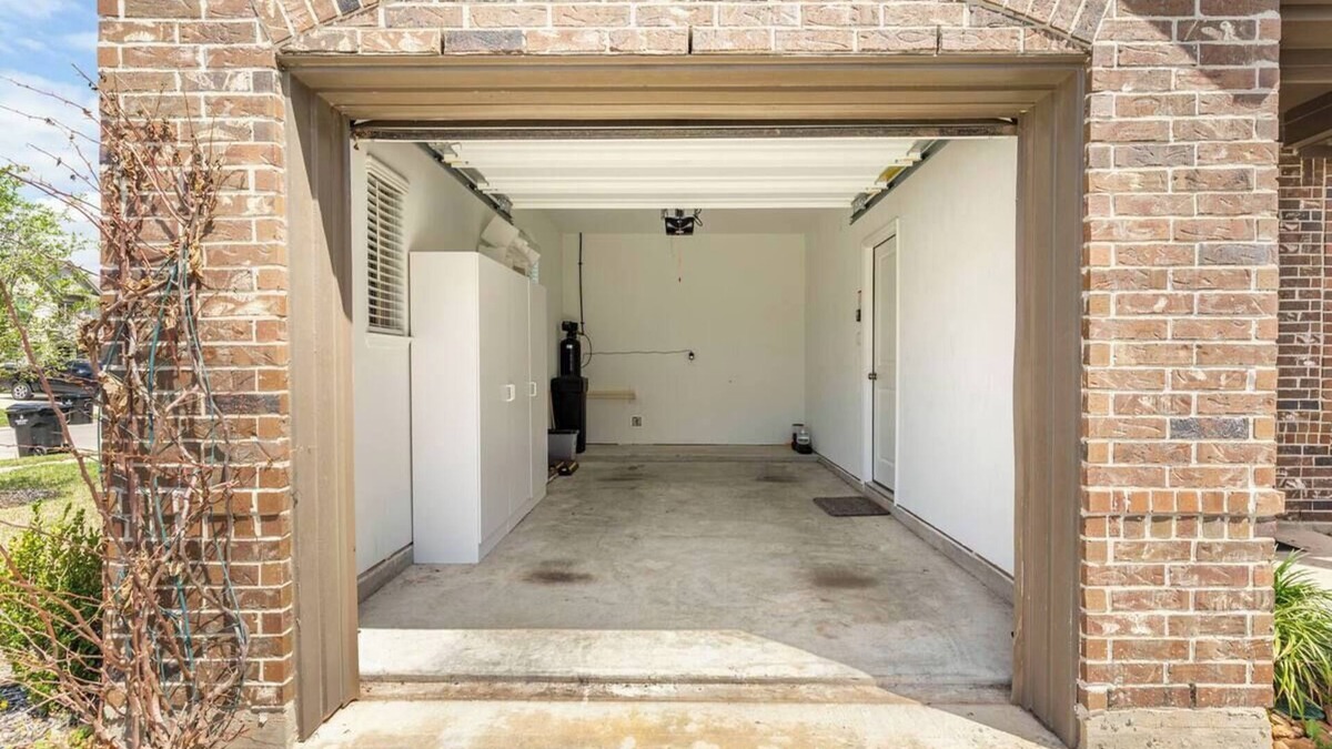 Clodine House | Charming 1-bedroom building in terrific Richmond with WiFi, AC & parking garage