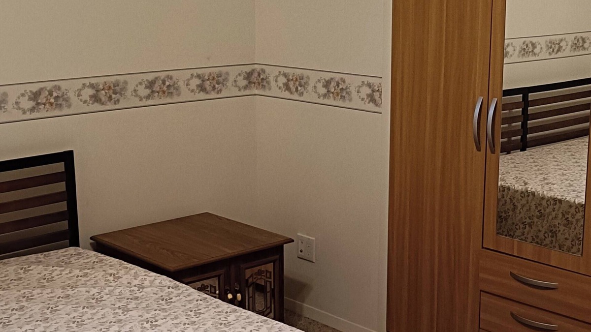Lethbridge House | Charming 1-bedroom house with AC, WiFi in enchanting Lethbridge