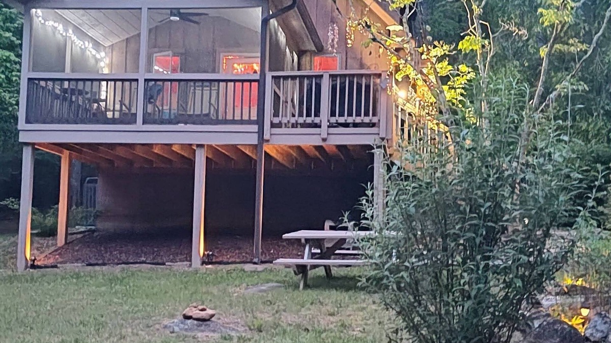 Peaks Cabin | Charming 1-bedroom cabin with loft on Stoney Creek in Beautiful Bedford County