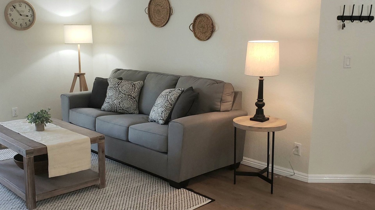 Oak Park Condo | Charming 1 Bedroom Condo in Oak PRk