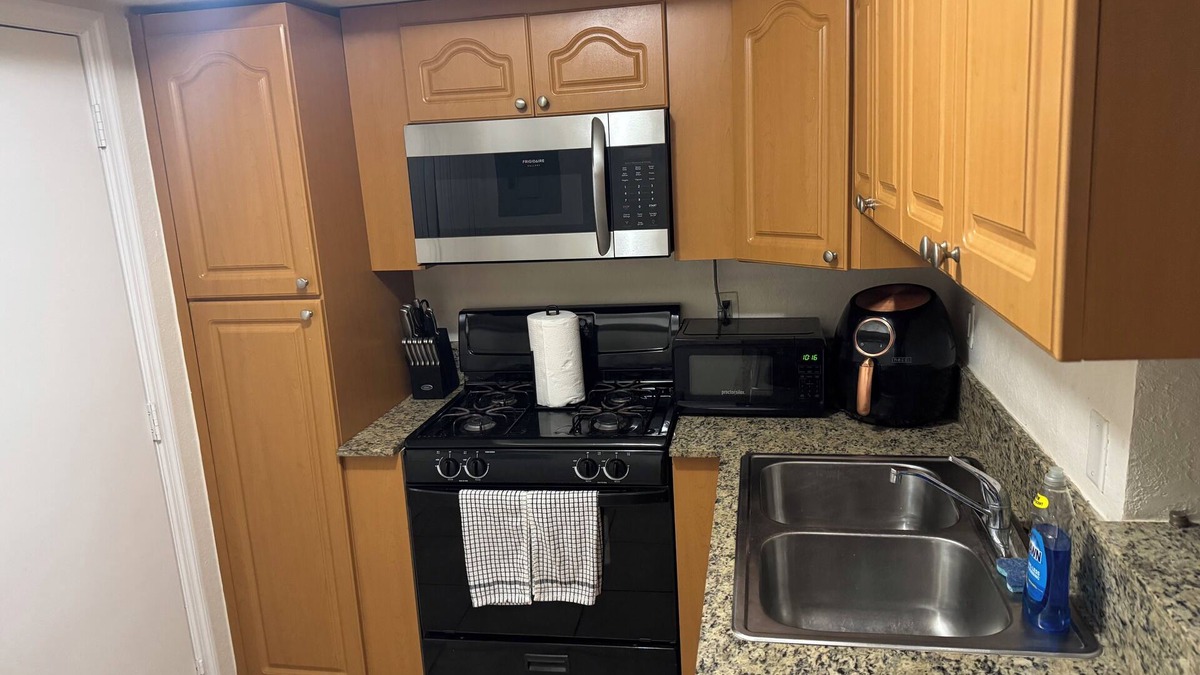 Ludlam Condo | Charming 1-bedroom condo with WiFi and AC in brilliant Miami