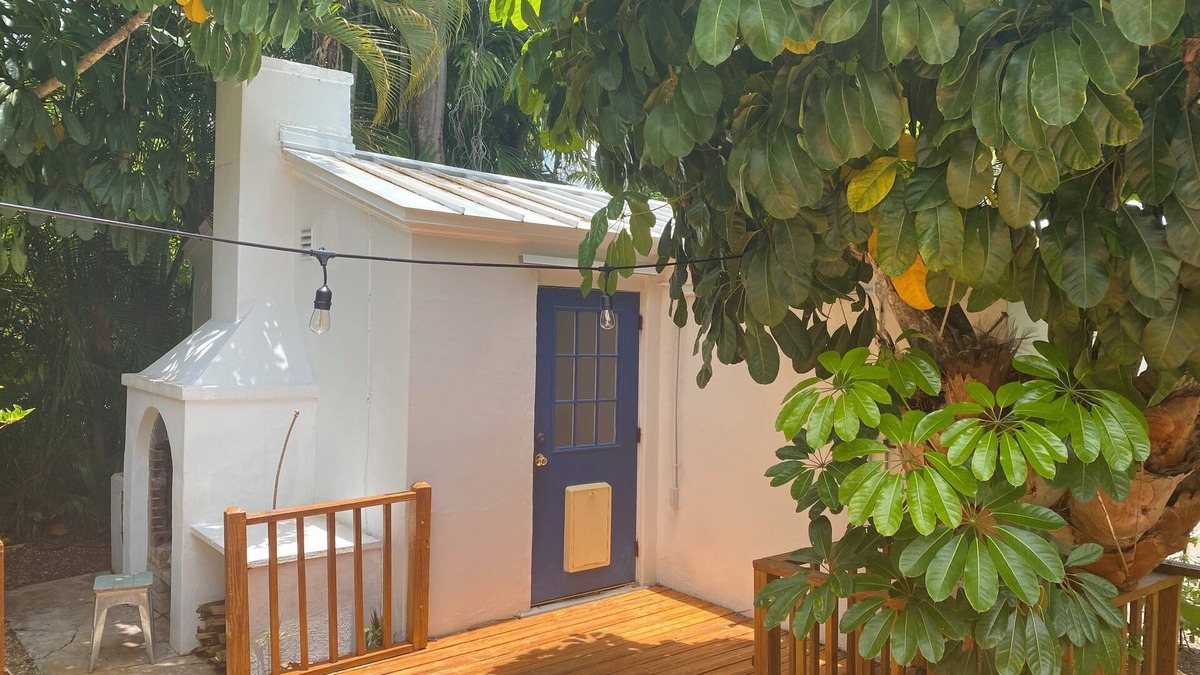 Coral Gables Cottage | Charming 1-bedroom cottage in wonderful Miami with WiFi, AC
