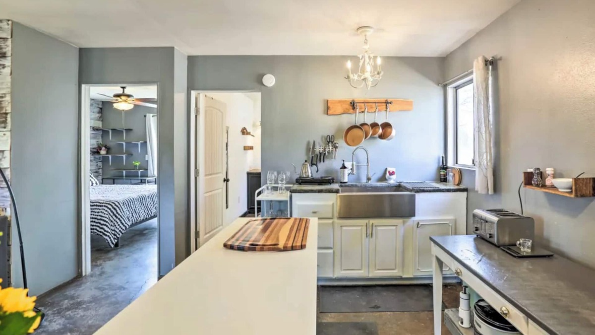 Bend Cottage | Charming 1-bedroom cottage in welcoming Bend with AC