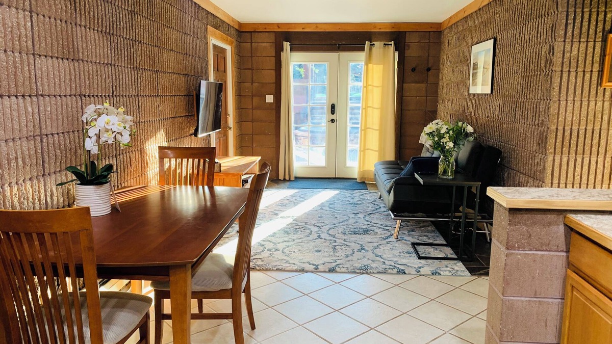 Upper Rattlesnake House | Charming 1-bedroom guest suite with a hot tub and close to trails.